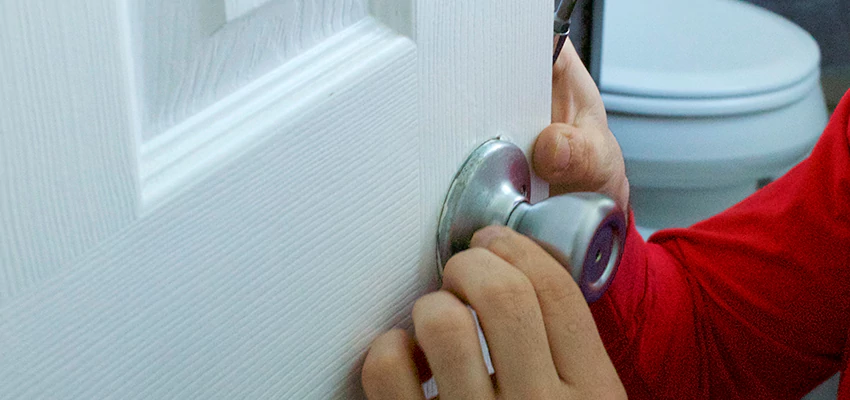 Vintage Door Knob Replacement in East Porterville, CA